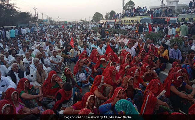 Farmers In Rajasthan Stage Massive Protest, Demand Loan Waiver