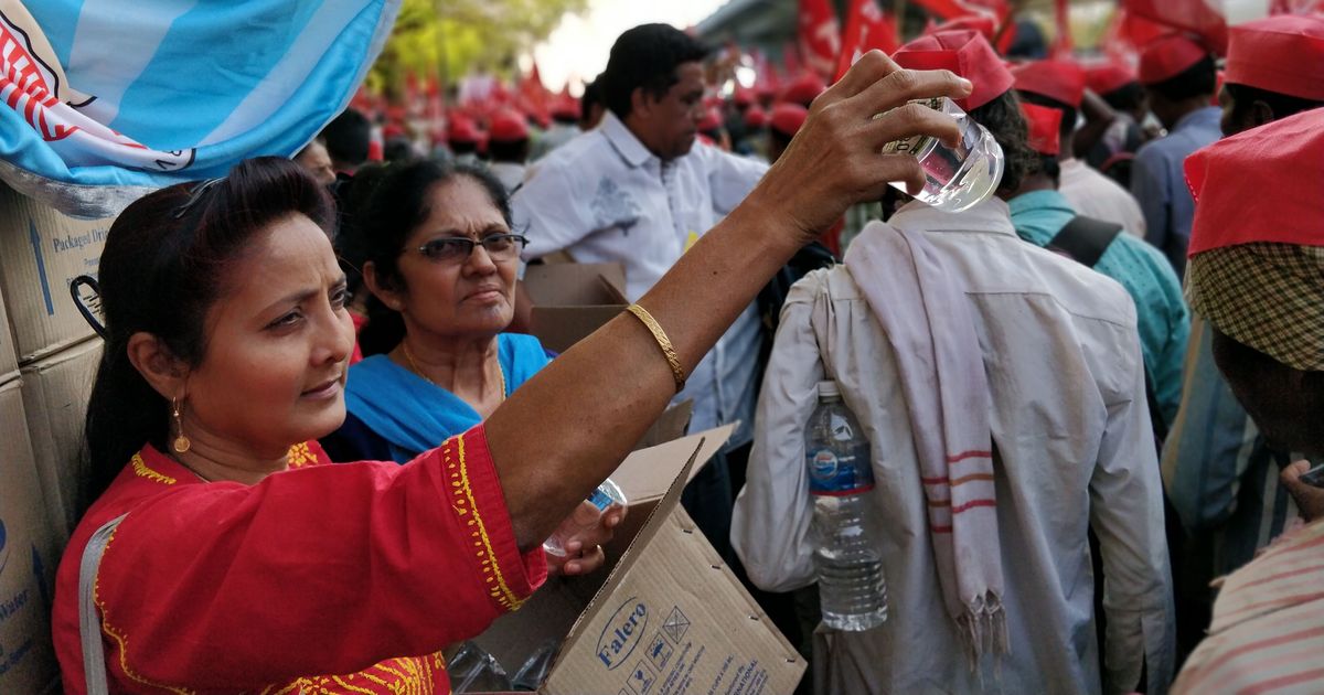 Feeding those who feed you: How Mumbai residents welcomed farmers marching through the city