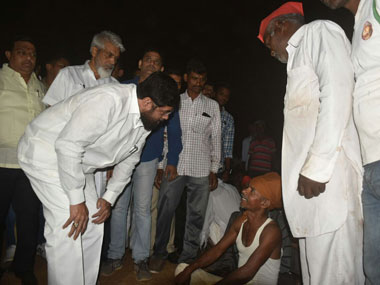 Maharashtra minister Eknath Shinde meeting farmers at Shahapur on Friday. Firstpost/Sanjay Sawant