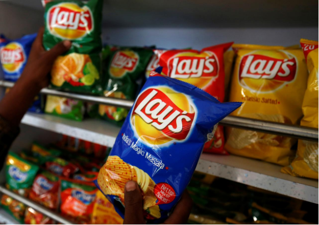Pepsico’s lawsuit concerns the FC5 variety of potatoes used to produce its subsidiary, Frito-Lay’s potato chips. (In the picture) A customer picks a packet of Lay’s potato chips at a convenience store in Ahmedabad on Friday, April 26. Source: Reuters