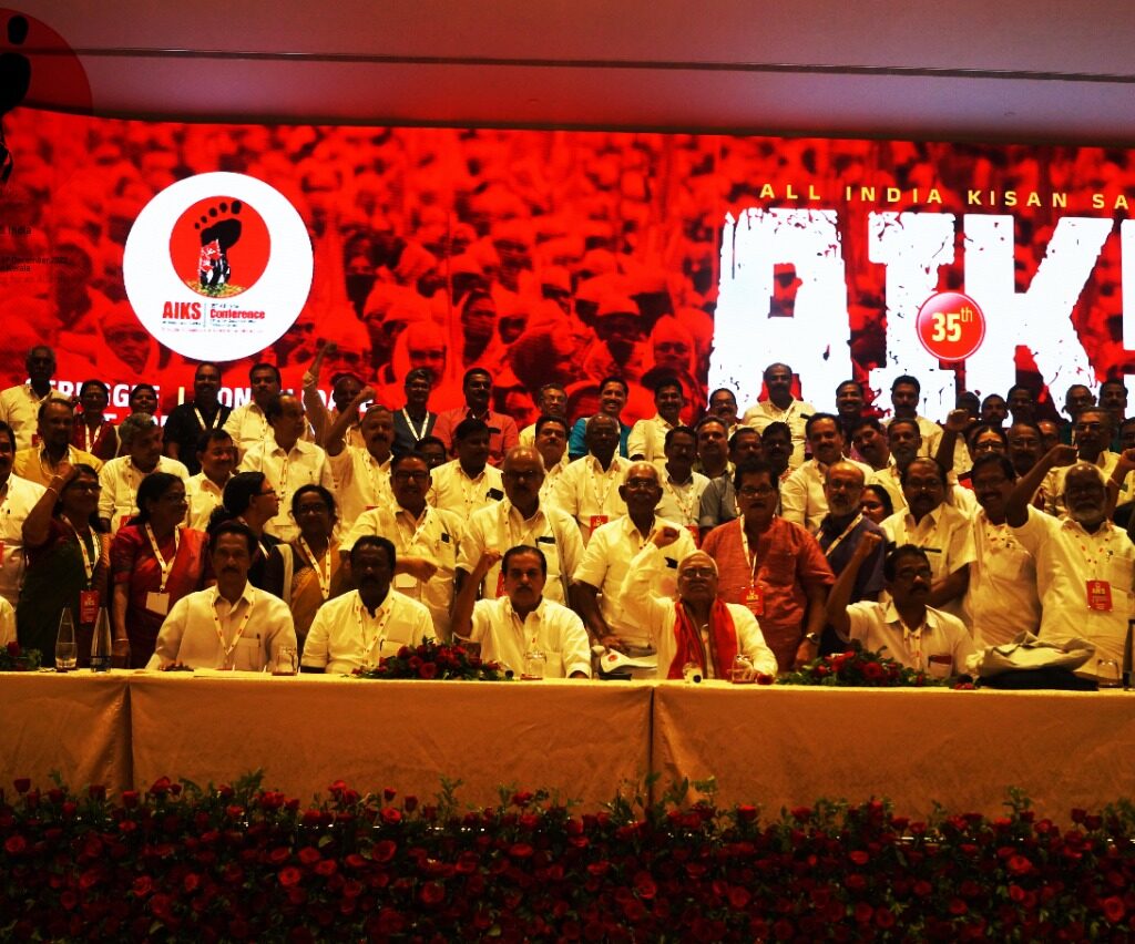 Delegates From The Kerala Karshakasangham Get A Group Photo Taken With Comrade Hannan Mollah