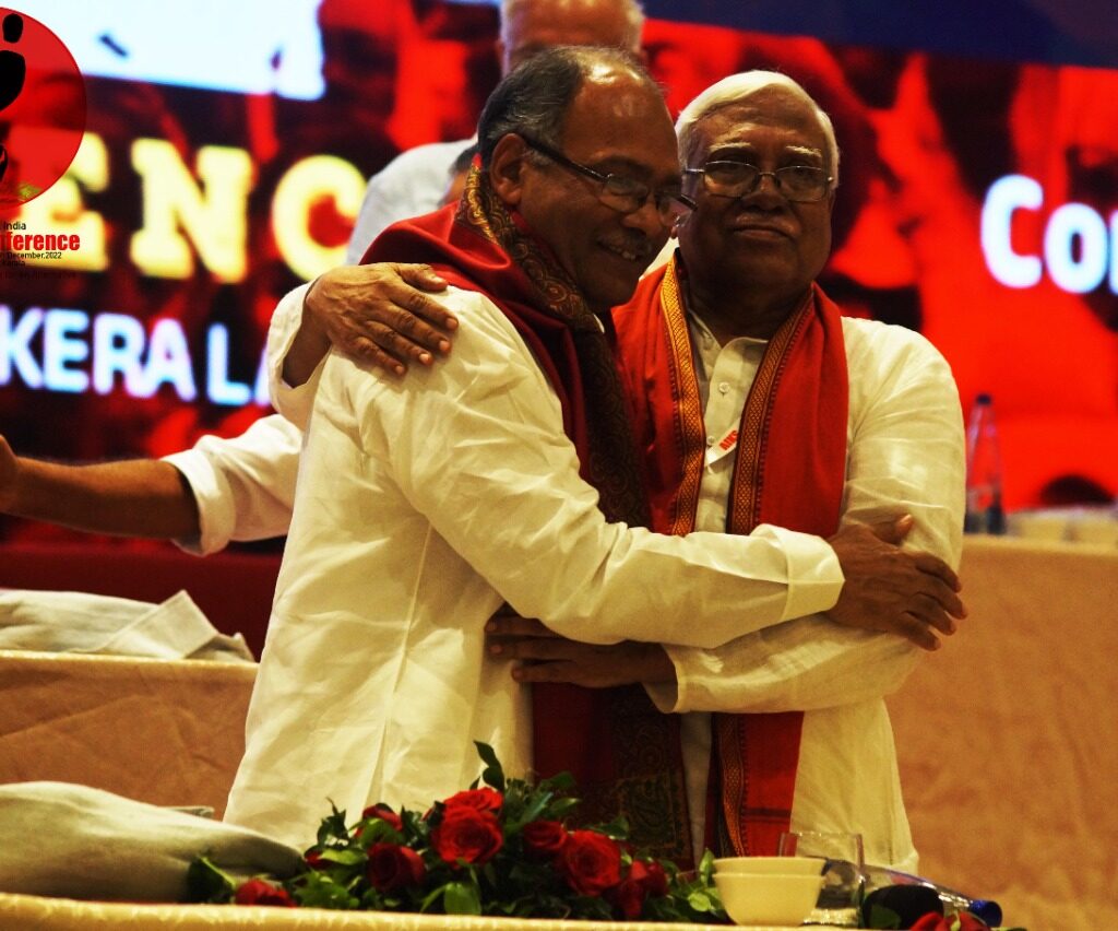 Comrade Hannan Mollah  Felicitates Comrade Rajaram, General Secretary Of All India Kisan Mahasabha