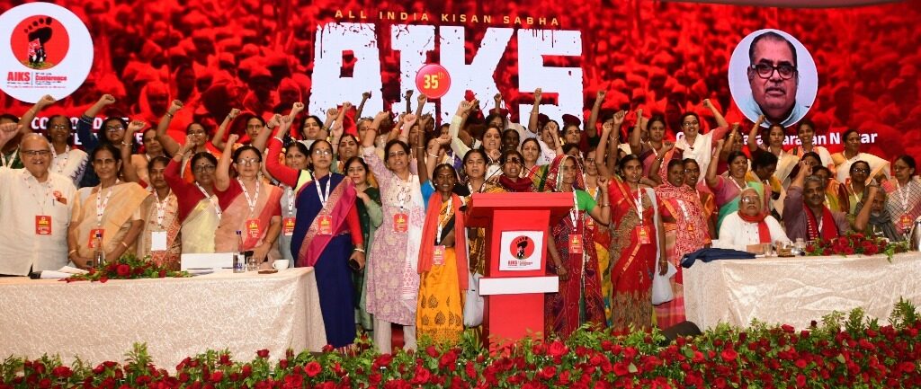 Women Delegates To The 35th Conference With Comrade Ashok Dhawale, Hannan Mollah, Vijoo Krishnan And P Krishnaprasad At The Venue Of The Conference. December 15, 2022.
